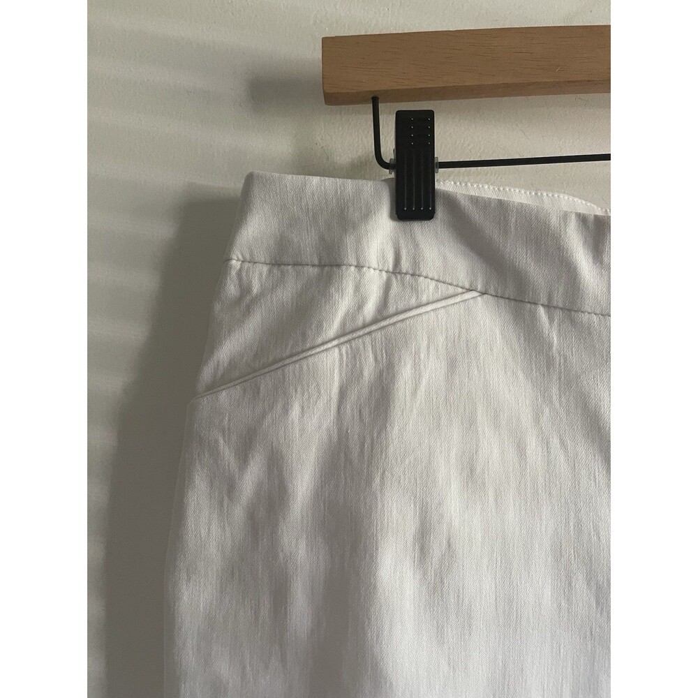 NWT Chicos So Slimming White Stretch 13” Bermuda Shorts Size 3/XL/US 16 Pockets - Picture 10 of 12